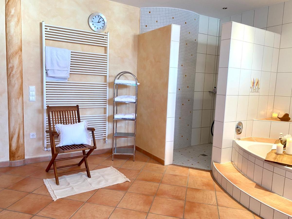 Private Spa Mit Sauna Und Whirlpool Schrozberg Buitenkant foto