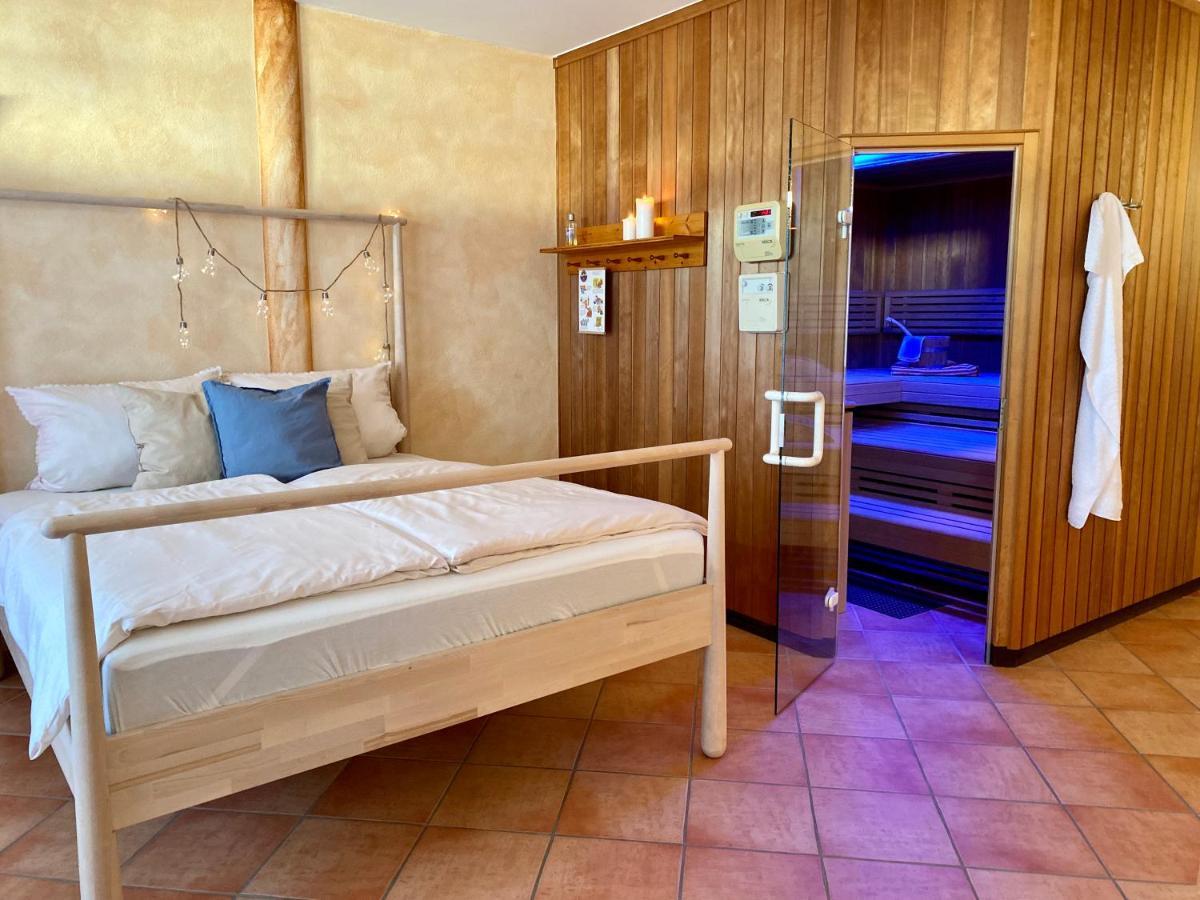 Private Spa Mit Sauna Und Whirlpool Schrozberg Buitenkant foto